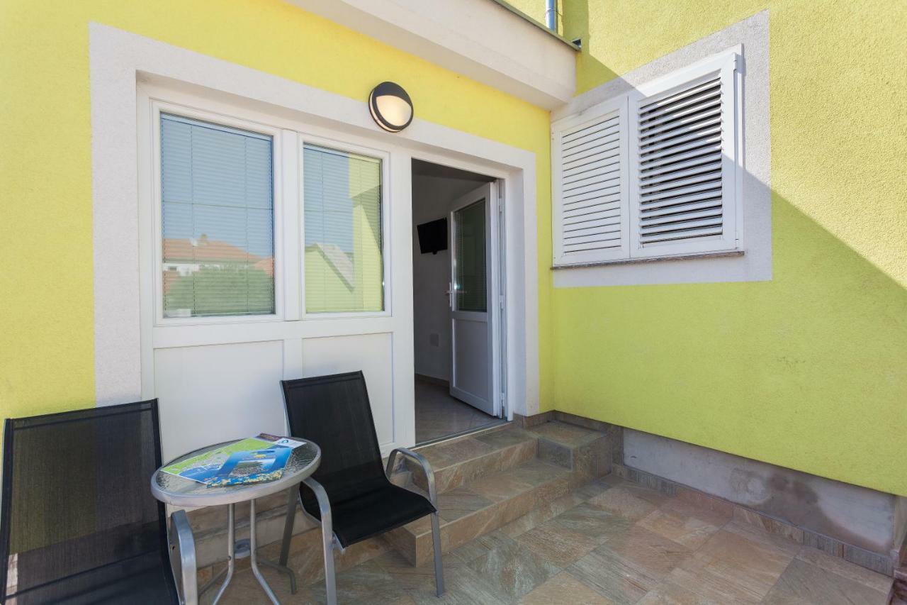 Apartments Mrsic Biograd Na Moru Exterior foto