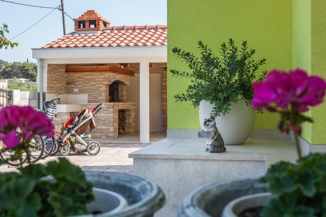 Apartments Mrsic Biograd Na Moru Exterior foto