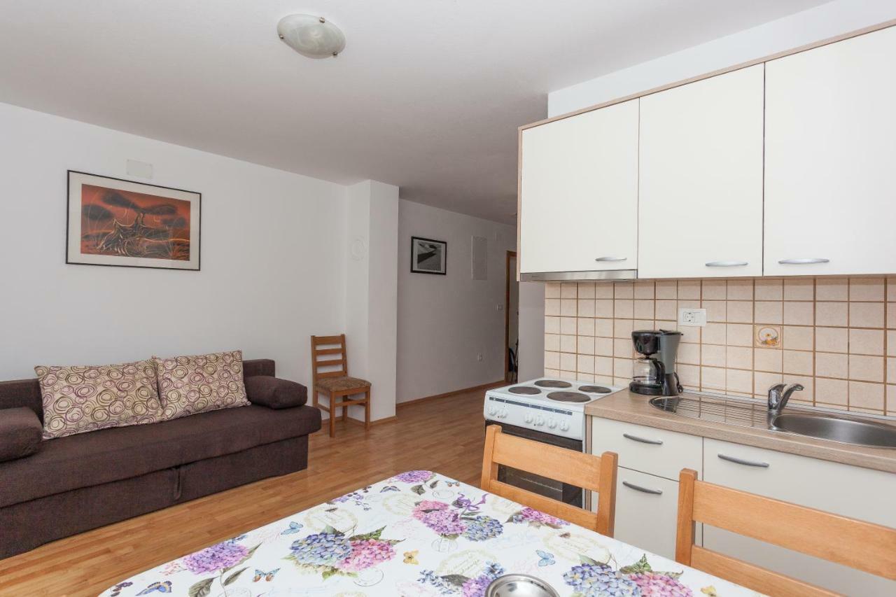 Apartments Mrsic Biograd Na Moru Exterior foto